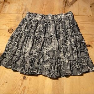 grey/white ruffled mini skirt